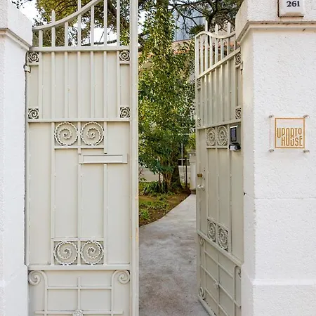 Uporto House Palace Exterior photo